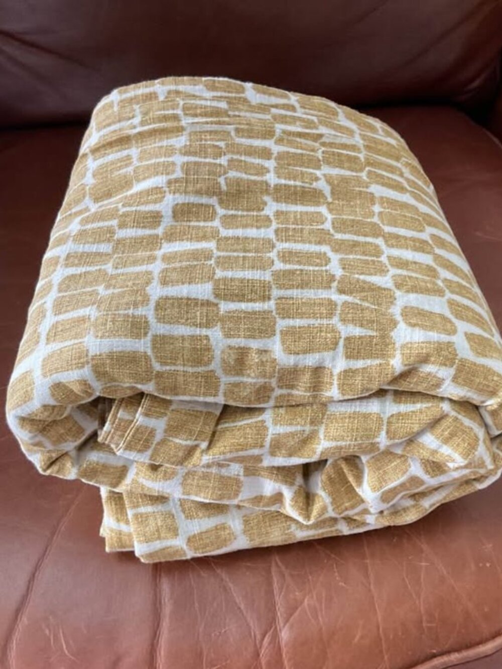 CStudio 100% Cotton Abstract Gold & Off-White Queen Duvet Cover. Clear Buttons